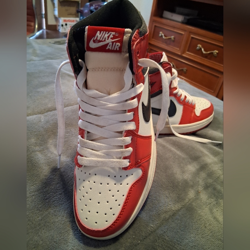 Nike Air JORDAN 1 Red and White High-Top Sneakers